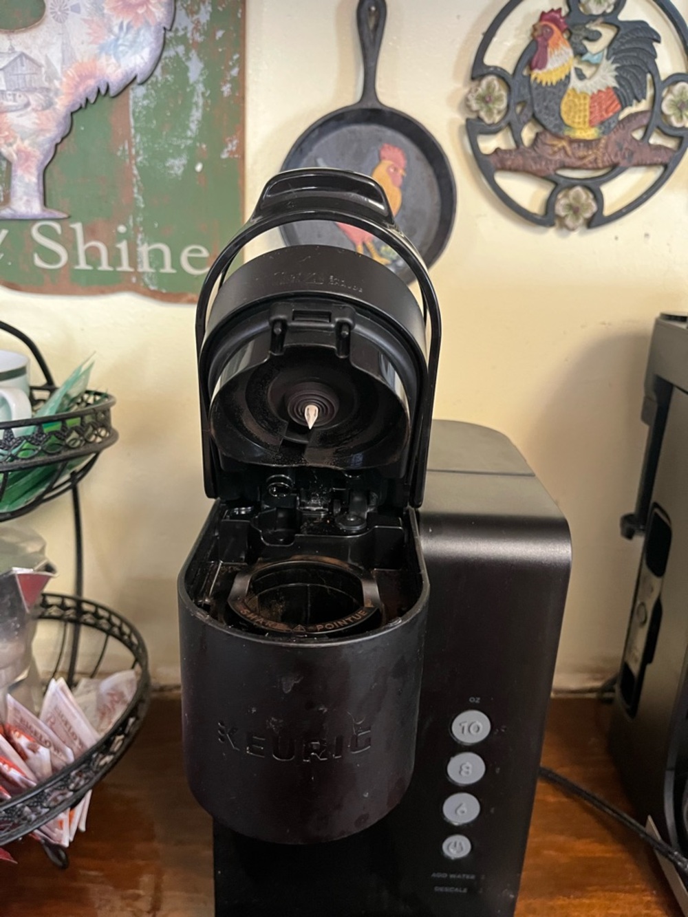 Keurig Single-Serve Coffee Maker in Black - Picture 2 of 7